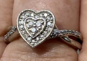 925 Sterling Silver 1/4 Ct. T.W. Diamond Heart Ring Size 8 - Picture 1 of 8