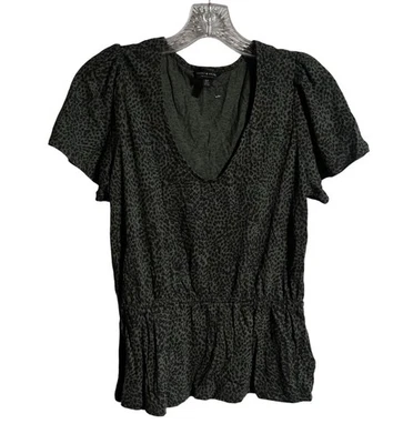 Blusa feminina Lucky Brand verde estampa de leopardo gola V pequena leve transparente - Imagem 1 de 4