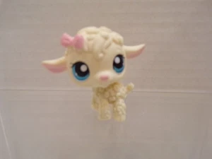 Littlest Pet Shop~#396~Cordero Oveja~Blanco~Arco Rosa~Ojos Azules~De todo el mundo - Imagen 1 de 3