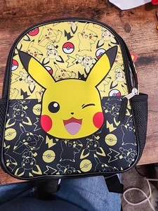 Pokémon Pikachu Mini Rucksack von Bioworld - Pokéball & Pikachu Design - Bild 1 von 3