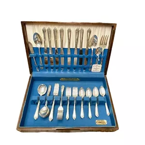 53 Piece Tudor Plate Sweet Briar by Oneida Community Siversmiths Flatware Set - Picture 1 of 18