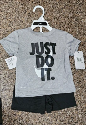 Nike Niño Pequeño Talla 2T Dri FIT Bebé 2 Piezas Conjunto Corto Negro Gris Carbón Camisa Foto 1 de 4