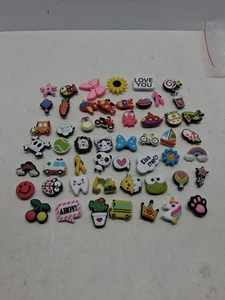 Menge 50 Gummi Schuh Charms, verschiedene Pack Mädchen, Spaß Cool Hübsch - Bild 1 von 7