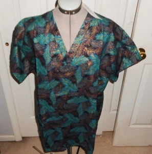 MAD ABOUT SCRUBS WOMENS SHORT SLEEVE SCRUBS LARGE GOLD GREEN FEATHERS NWT - Picture 1 of 3