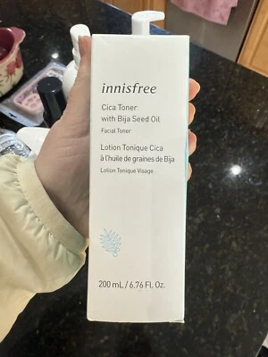 Tónico facial Innisfree Cica con aceite de semilla de bija 6,67 oz/200 ml caducidad 26/12 Foto 1 de 2