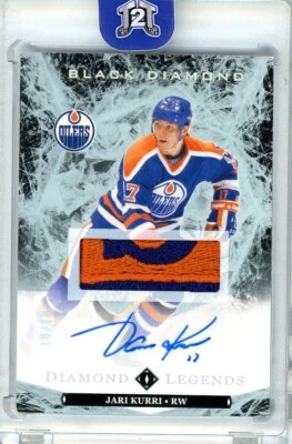 Parche automático 2024-25 Upper Deck Black Diamond Legends/10 CCM Logo Jari Kurri Foto 1 de 2