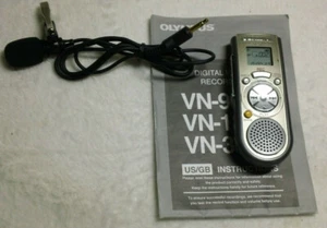 Grabadora de voz digital Olympus VN-180 plateada con micrófono e instrucciones - Imagen 1 de 10