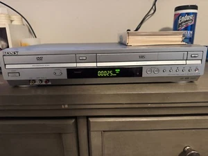 Sony SLV-D370P DVD/VHS Recorder Combo (WORKING/READ DISCRIPTION) No Remote - Picture 1 of 5