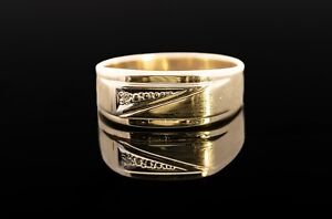 Men's Yellow Gold Diamond Set Ring - Elegant and Refined