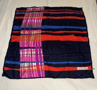 迪奥复古 20 世纪 80 年代海军蓝多色图形图案丝绸 30 英寸方巾 — 第 1/4 张图片