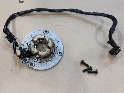 Estator y pernos Yamaha YZ426F YZ426 II 2001 00-02 Foto 1 de 3