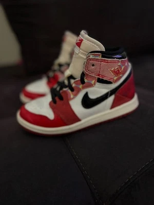 Jordan Retro 1 Across The Spiderverse Spider-Man High Og (TD) Tamanho 9.5c - Imagem 1 de 4