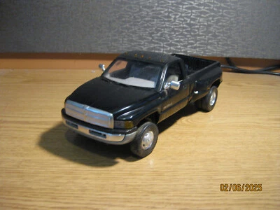 1/18 ESCALA DODGE 3500 DOBLE PICKUP EN NEGRO, POR JRL, SIN CAJA Foto 1 de 4