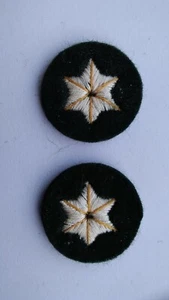 PAR DE ESTRELLAS DE CALIFICACIÓN BLANCO SOBRE VERDE. DIÁMETRO APROXIMADO 25MM. - Imagen 1 de 1
