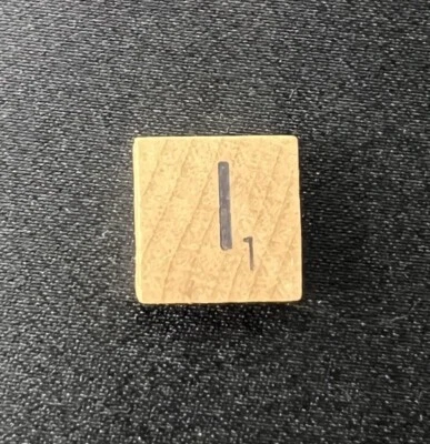 Mini azulejo de repuesto MB Deluxe Travel Edition Scrabble “I” 0,5”x0,5” *SOLO AZULEJO Foto 1 de 4