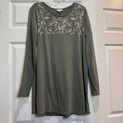 Camiseta J Jill Bordada Verde Silenciada Manga Larga Cuello Redondo Talla Mediana Alta Foto 1 de 4