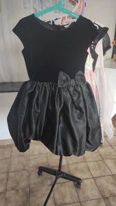 Mädchen Kleid Mit Samt In Schwarz Gr.134 Neu - Bild 1 von 3