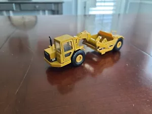 Norscot 1:64 Scale Die-Cast Model of Caterpillar Wheel Tractor - Picture 1 of 4