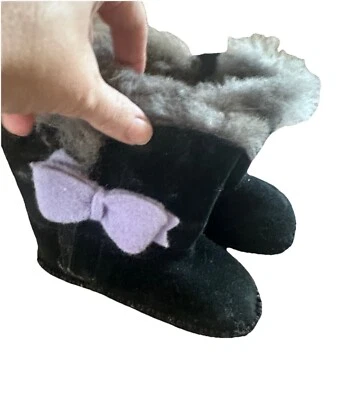Botas Ugg negras y moradas grises forradas de piel 4/5 Cassie Bow Boot Foto 1 de 4