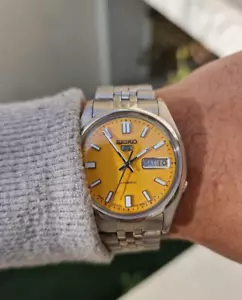 Seiko 5 Automatic Watch Vibrant Yellow 💛 Mens Wear Cal- 7009 - Picture 1 of 7