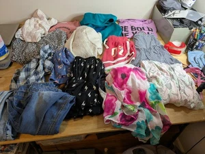 Bekleidungspaket Mädchen Größe 14 13 Teile Shirts Kleider Jacken Shorts Rock Schule - Bild 1 von 24
