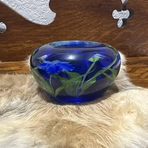 LUNDBERG STUDIOS DANIEL SALAZAR 2004 JAPANESE BLUE FLORAL , GLASS 05144L VASE - Picture 1 of 15