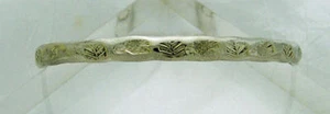 VINTAGE ESTATE HANDCRAFTED STERLING SILVER  BIRD & FEATHER BANGLE BRACELET, 8" - Picture 1 of 1