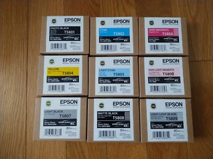 2015 SET ORIGINALE EPSON T5801-T580A-T580B-T5807-T5809 INCHIOSTRO STILO PRO 3880 SIGILLATO - Foto 1 di 1
