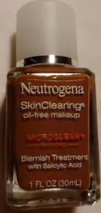 Neutrogena Skin Clearing Makeup Oil Free 135 Chestnut, 1 fl oz EXP 08/22 - Picture 1 of 4