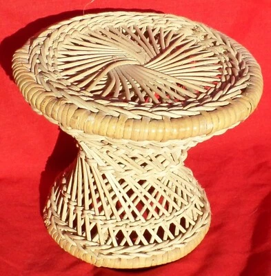 DE COLECCIÓN MCM MIMBRE, SOPORTE PARA PLANTAS RATTON, MESA PARA MUÑECAS, DISEÑO DE RELOJ DE ARENA BOHO 6"X6".5 Foto 1 de 4