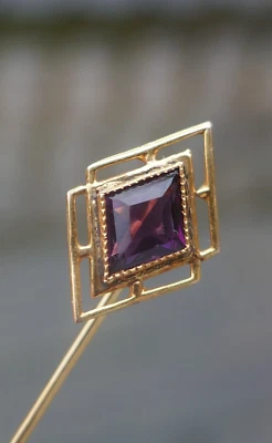 Antiguo prendedor de palo de amatista de oro amarillo de 10 k de principios del siglo XX Foto 1 de 4