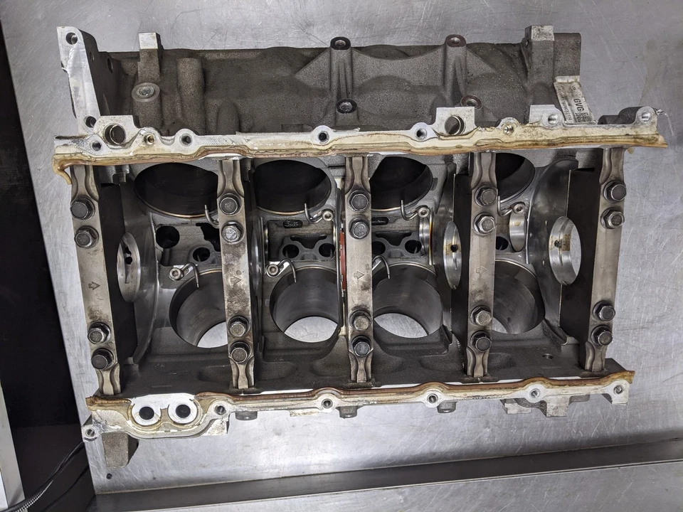 发动机气缸体适用于 19-20 雪佛兰索罗德 1500 5.3 12620287 4WD — 第 1/4 张图片