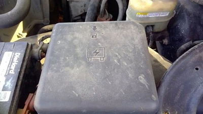 Fuse Box Engine Fits 00-02 SIERRA 1500 PICKUP 10312361 - Image 1 of 4