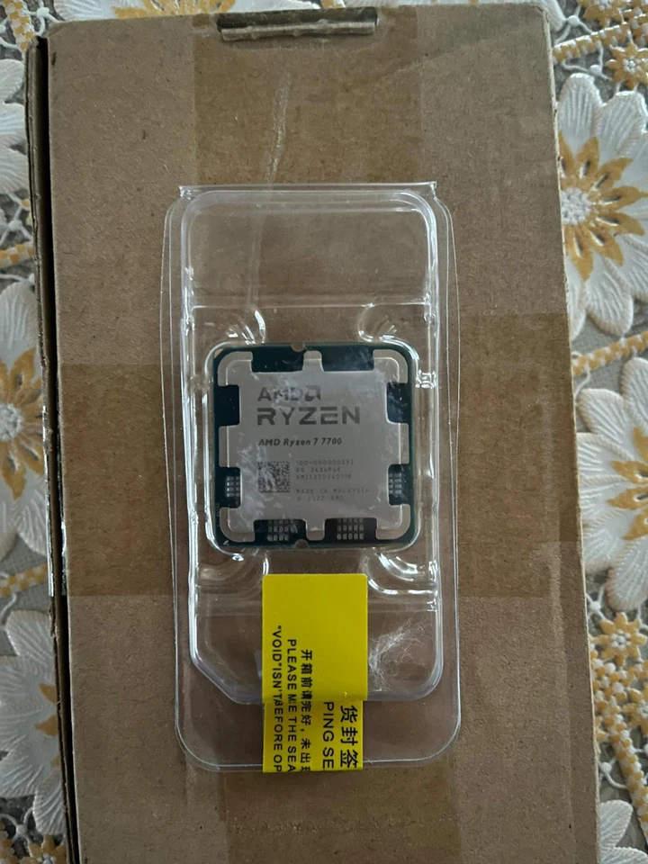 AMD Ryzen 7 7700 Processore (5,3 GHz, 8 core, Socket AM5) Tray - Immagine 1 di 1