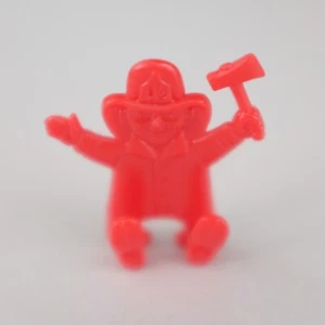 1960s CRACKER JACK Plastic Put Together Prize Fireman Spoon Toy Red Axe & Helmet - Picture 1 of 3
