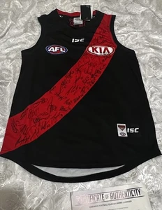 2017 Essendon Squad Hand Signed Jumper ISC Offical Licensed AFL COA Jersey M - Foto 1 di 18