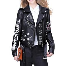 Damen Buchstaben bedruckt Nieten PU Leder Jacke Punk zugeschnitten Revers Biker Mäntel
