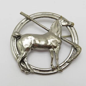 Broche/alfiler vintage polo pony caballo de pie tono plateado joyería de moda vintage - Imagen 1 de 11