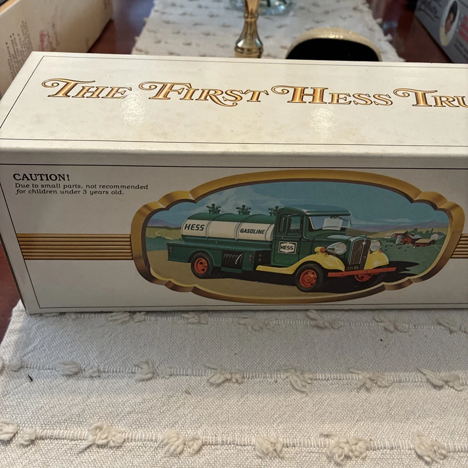 The First Hess Truck  - Изображение 1 из 3