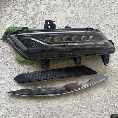 2013-2016 LINCOLN MKZ RH RIGHT PASSENGER SIDE FOG LIGHT OEM - Image 1 of 4