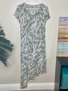 Chico's Travelers Asymmetrical Palm Print Shift Dress Wrinkle Free V Neck Sz S - Picture 1 of 6
