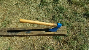 Kleine alte Axt Beil mit Stiel Zimmermann klein und fein - Bild 1 von 3