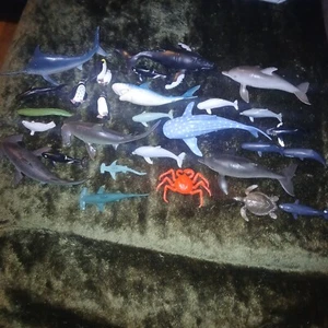28 Stück Kunststoff 2" - 7" Meerestiere Killerwal Hai Delfin Sea World - Bild 1 von 5