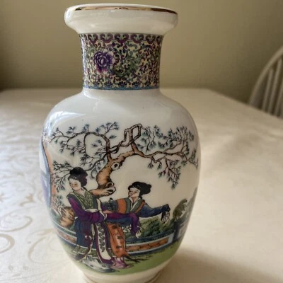 Vintage Oriental Collectable 60’s Famille Rose Porcelain Chinese Small Vase 16cm - Image 1 of 4