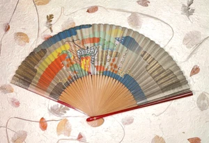 Vintage Japanese Hand Painted Paper and Bamboo Fan / c. 1944 or 1945 pre-owned - Picture 1 of 6