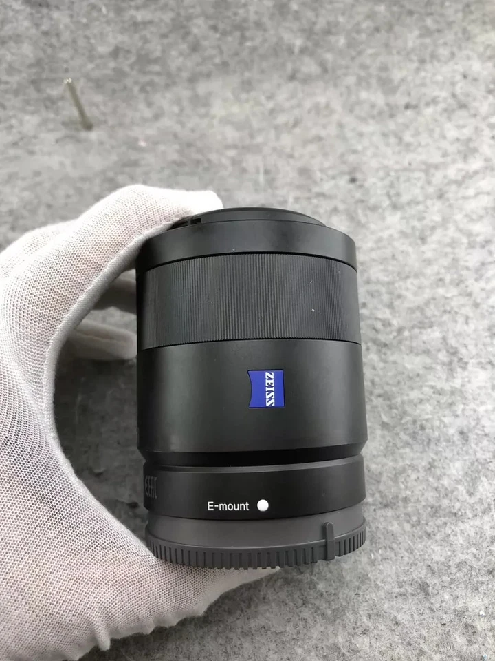 Sony Sonnar T FE 55mm F1.8 ZA Full-frame E-mount Prime Zeiss Lens SEL55F18Z - Image 1 of 4