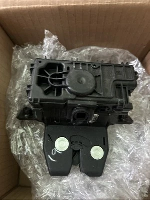 Cadillac Escalade Chevrolet Suburban Tahoe GMC Yukon OEM Rear Latch 2021 - 2024 - Image 1 of 3