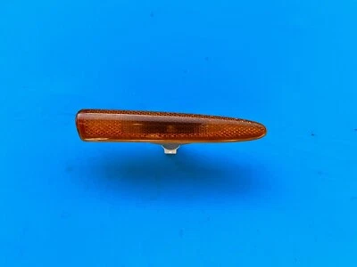 2004- 2007 Jaguar XJ8 XJR Vanden Plas Right Passenger Fender Side Marker Light - Image 1 of 4