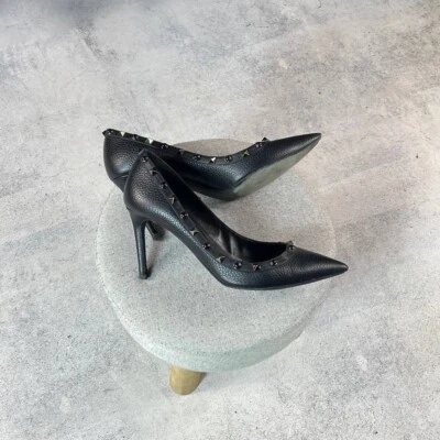 Valentino Garavani Black Leather Rolling Rockstud Pointed Toe Pumps Size / 39.5 - Image 1 of 4