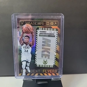 Giannis Antetokounmpo 2021-22 Hoops Basket Frequent Flyers Foil Card #2 - Foto 1 di 2